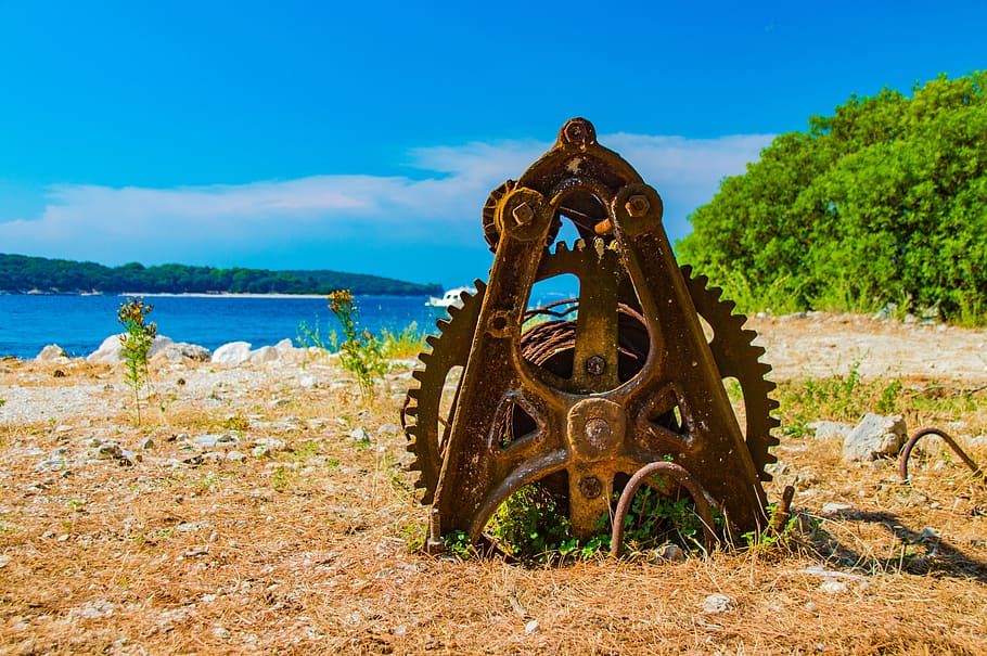 winch, sea, old, rusted, coast, weathered, rusty, water, sky HD wallpaper