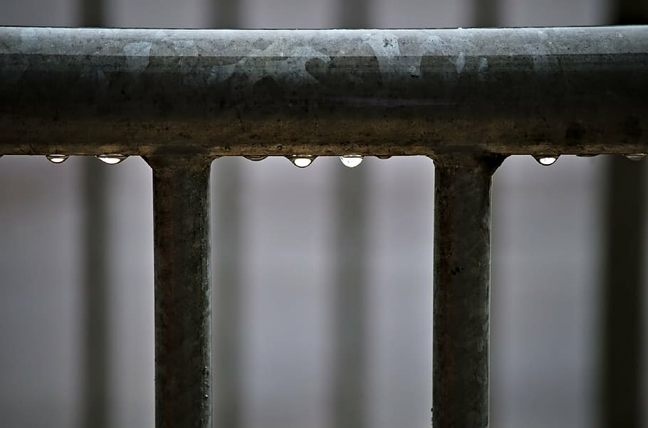 water droplets, railing, metal, pipe, condensation, moisture HD wallpaper
