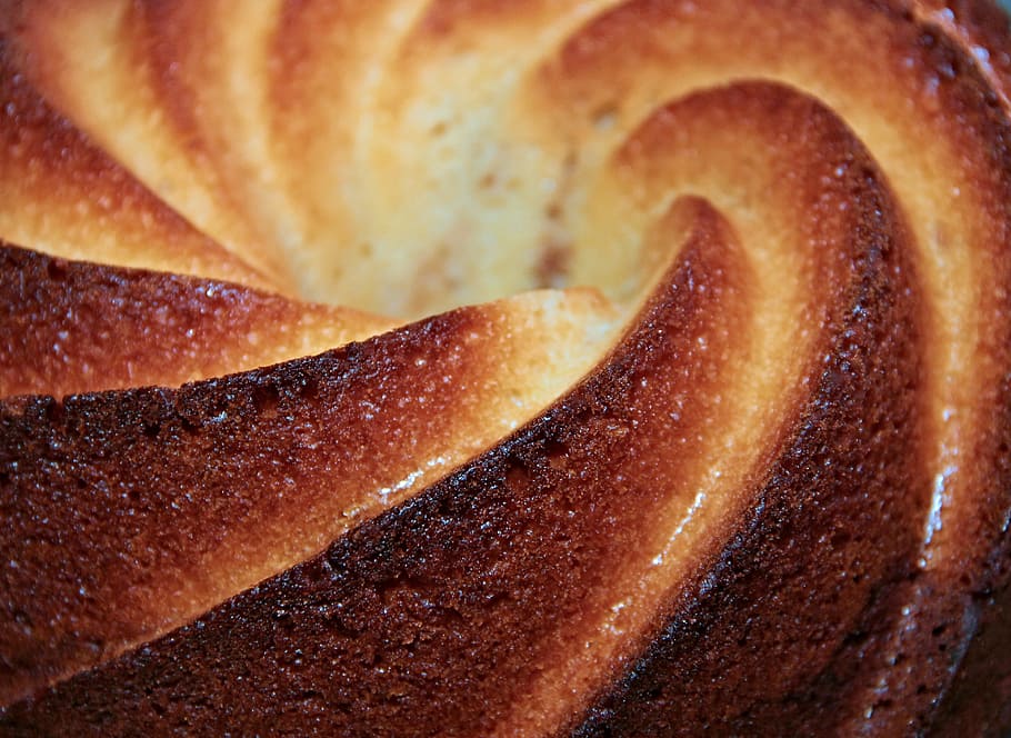 baked pastry in close-up photography, gugelhupf, bowl cake, detail