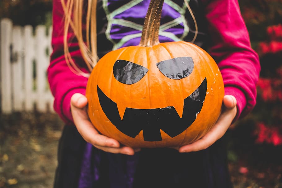 girl holding pumpkin head, celebration, creepy, eerie, fall HD wallpaper