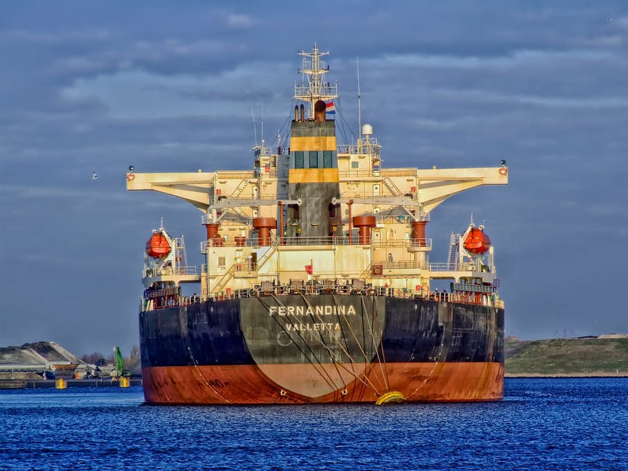 close up photograph blue and red Pernadina ship, freightliner HD wallpaper
