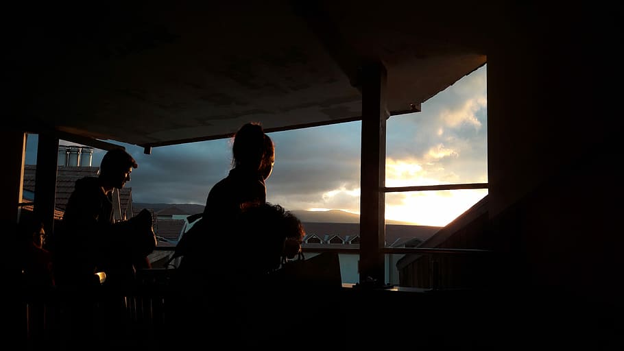 silhouette photo of two persons near glass window, sunset, sunrise HD wallpaper