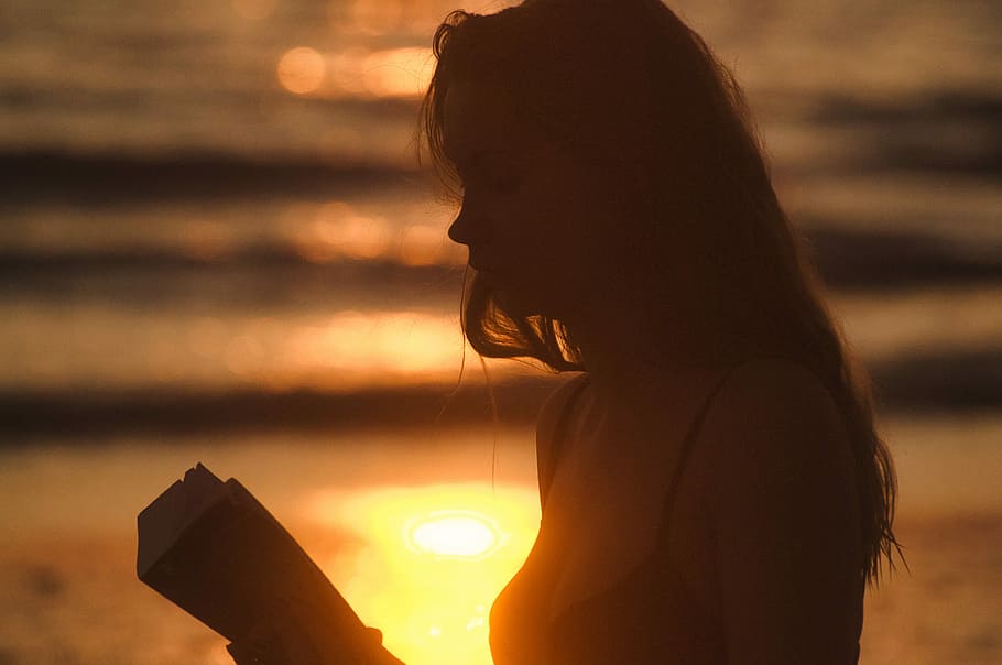 woman reading near body of water during golden hour, woman reading book near body of water during sunset, HD wallpaper