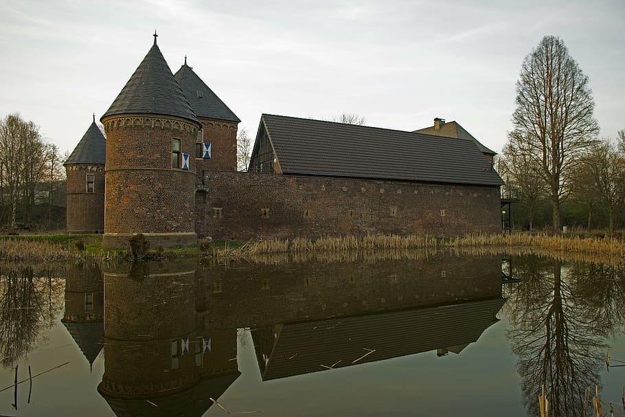 mirroring, castle, architecture, water, sky, clouds, middle ages HD wallpaper
