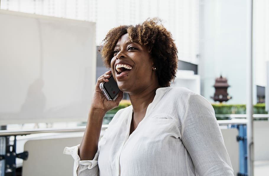 woman calling using phone, communication, cellphone, american, HD wallpaper
