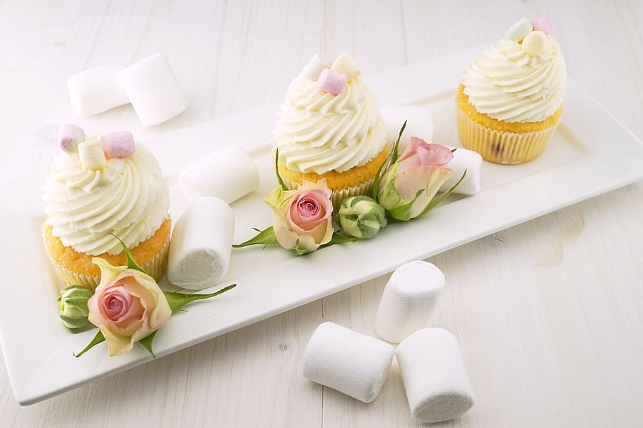 three cupcakes served on white ceramic plate, baking, butter HD wallpaper