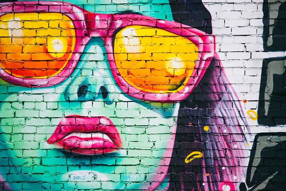 woman wearing sunglasses wall graffiti, female wearing sunglasses graffiti wall