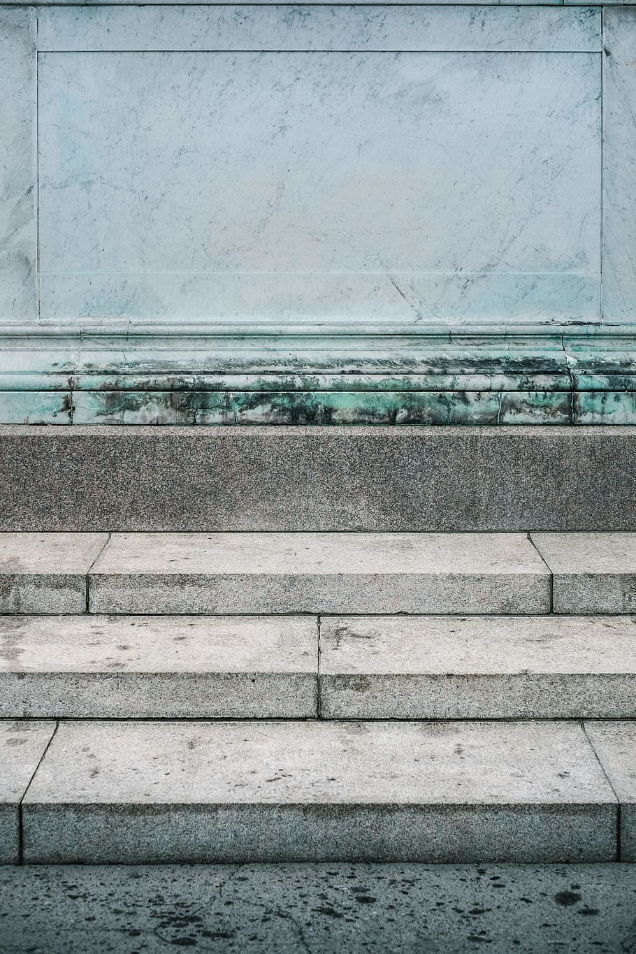 gray concrete stairs, gray concrete stairs in front of teal wall, HD wallpaper