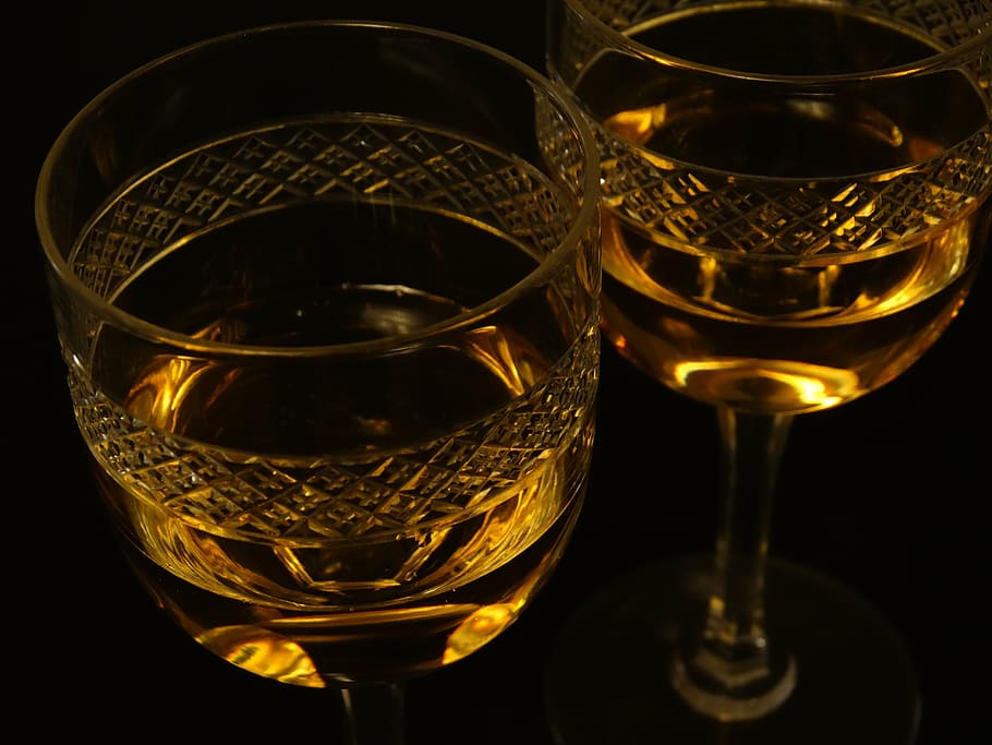 wine-wine-glass-crystal-glass-chardonnay.jpg