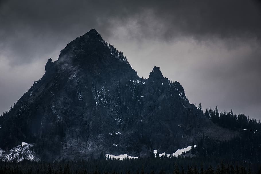 rocky mountain under dim sky, mountain during nighttime, cloud HD wallpaper