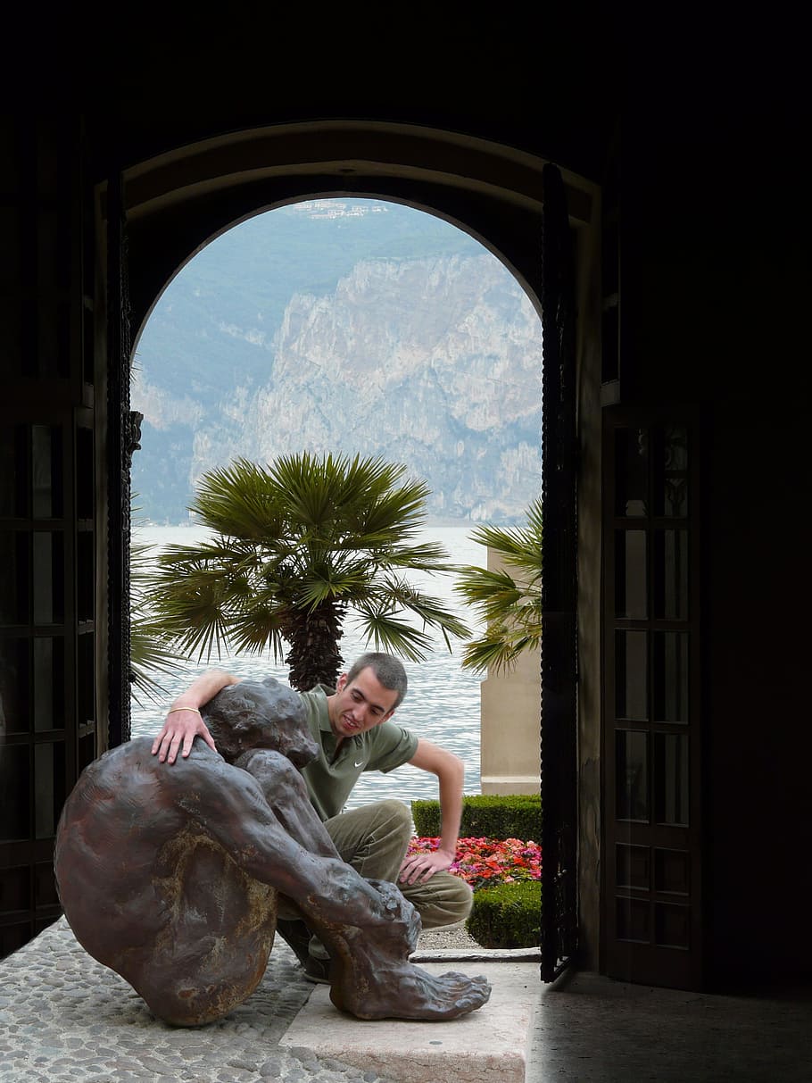 Sculpture, Building, Monuments, architecture, man, person, embrace HD wallpaper