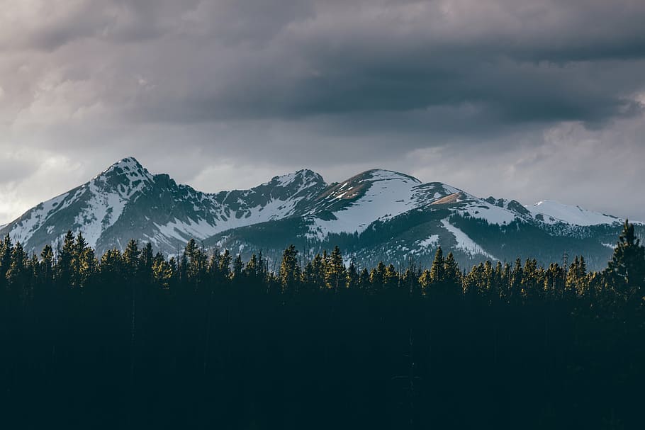 snow-capped mountain surrounded with green trees, highland HD wallpaper