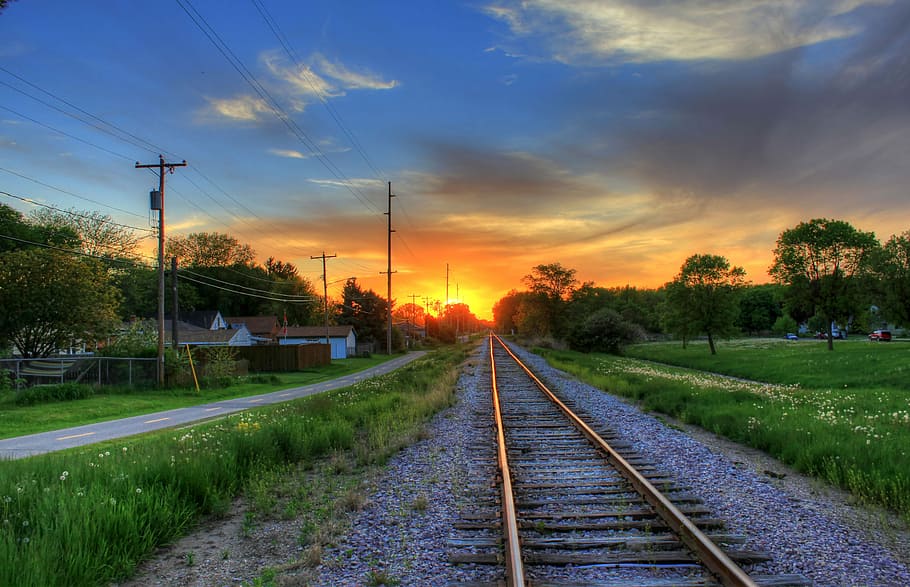 Further roadway scenery at sunset in Southern Wisconsin, dusk HD wallpaper