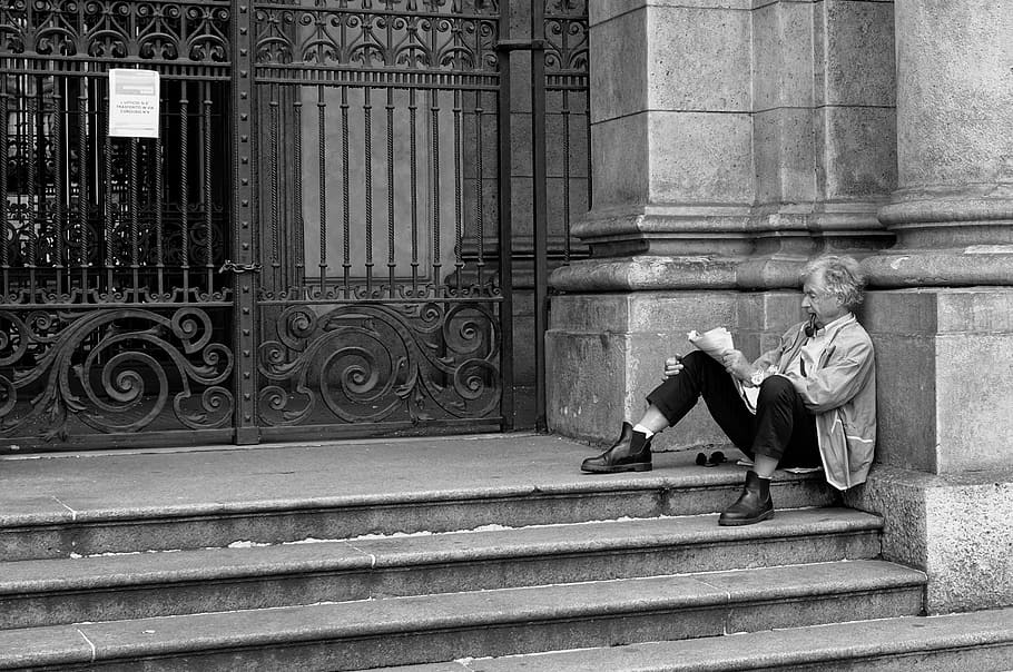 grayscale of of man sitting on stair, reading, ladder, relax HD wallpaper