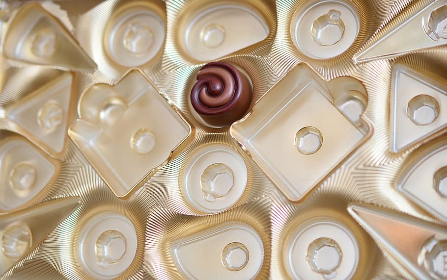 close-up photography of ceramic ware, box of chocolates, empty HD wallpaper