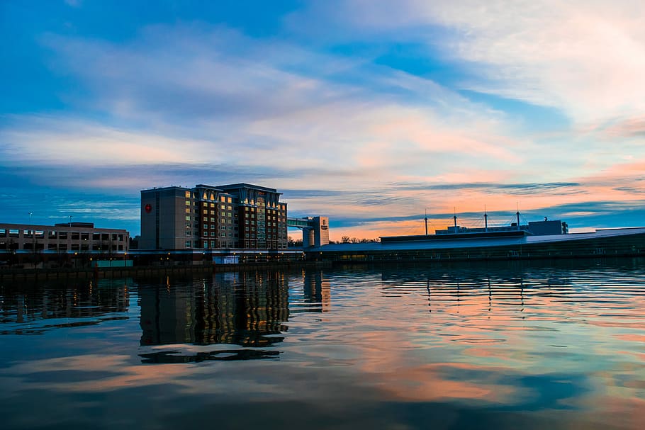 worm's eyeview of building beside body of water, low-angle landscape photo of gray concrete building across body of water HD wallpaper