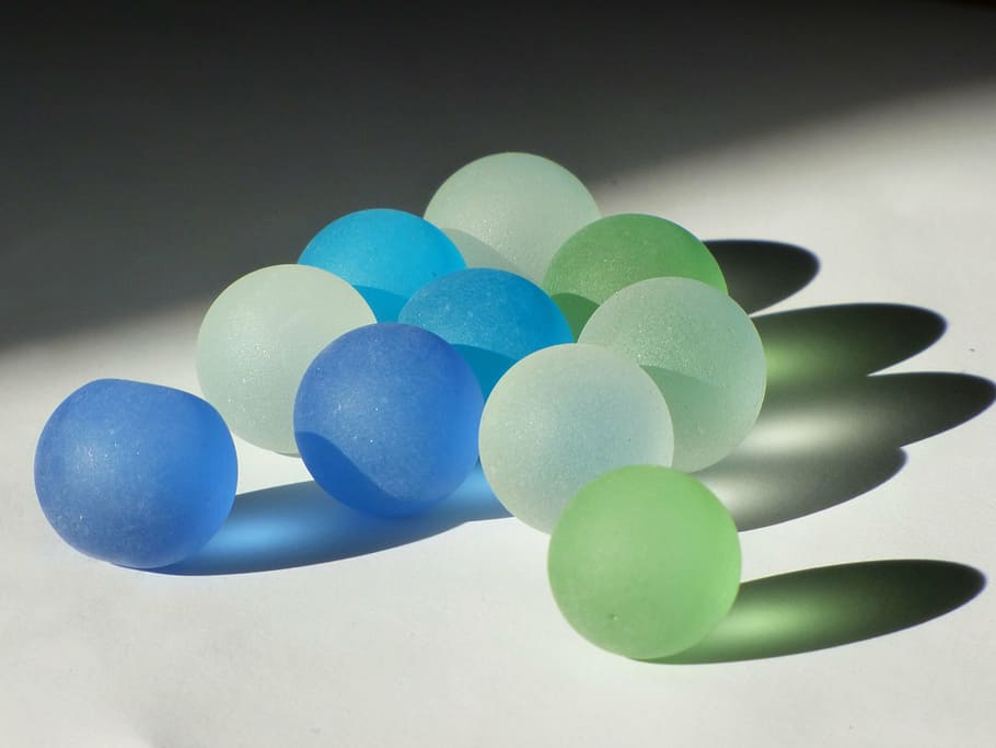 marbles, crystal balls, colors, shadow, decoration, glass, blue HD wallpaper