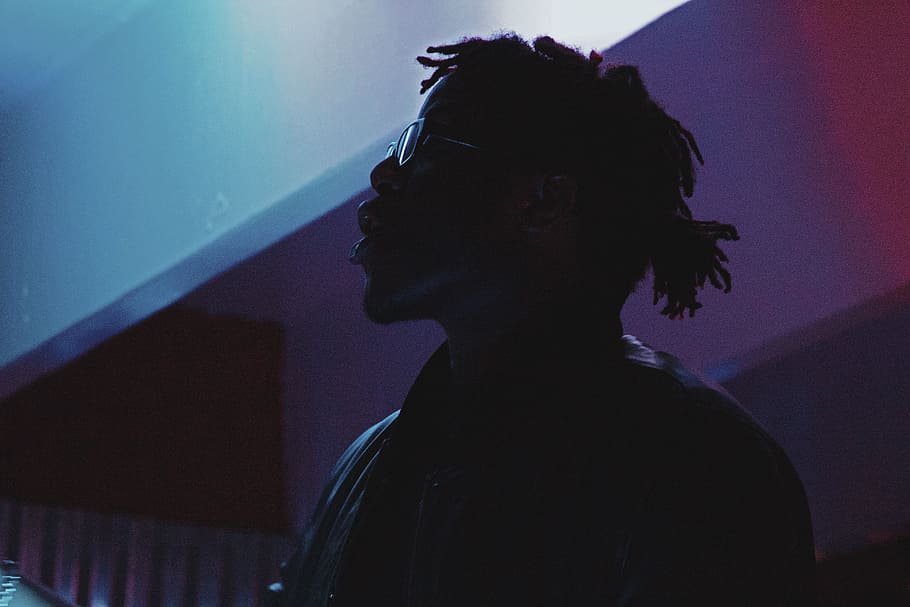 people, man, dreadlocks, shades, dark, night, bar, one person HD wallpaper