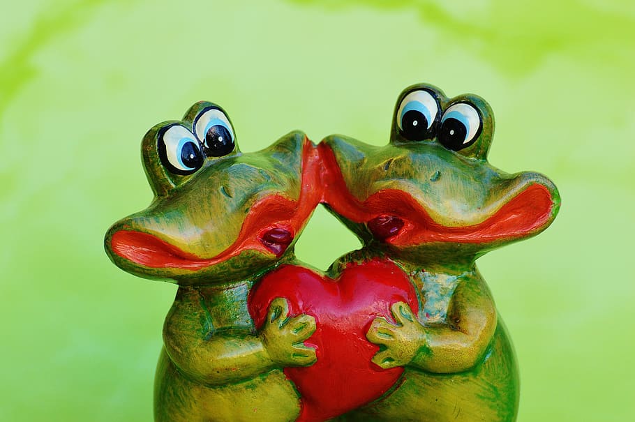 Pair, Love, Heart, Frog, frogs, funny, figure, animal, deco HD wallpaper