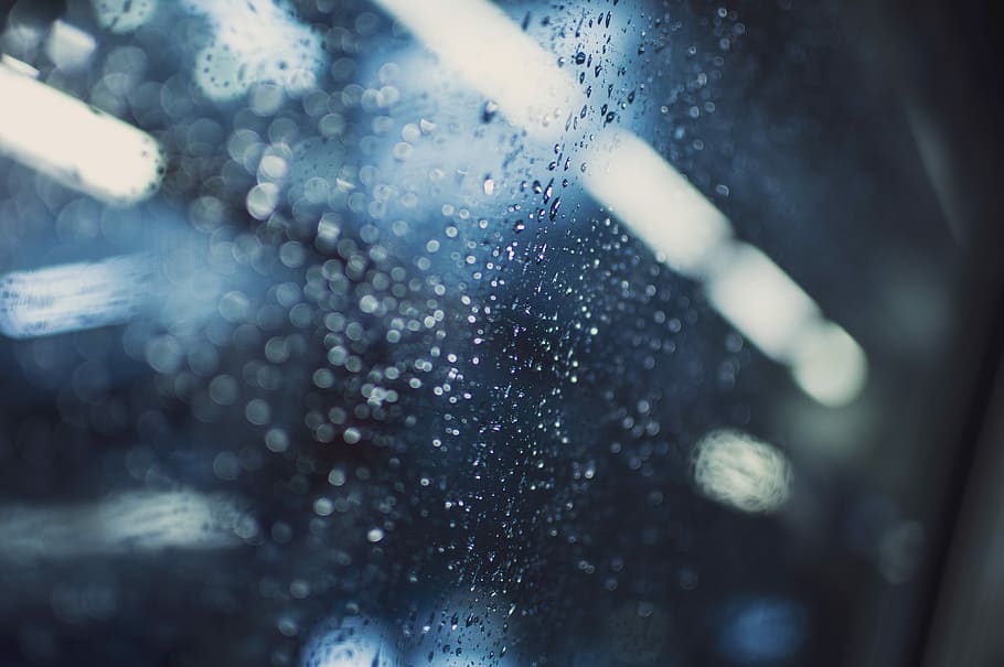 water dew on glass, closeup photo of water dew in glass, raindrop HD wallpaper