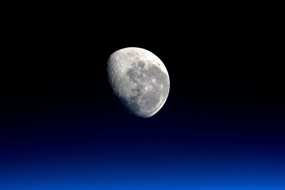 moon photography, moon with black background, blue, black sky, HD wallpaper