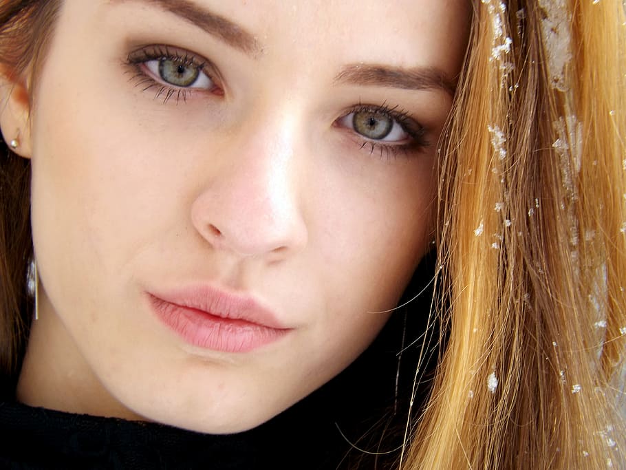 Public Domain. woman with snow on her hair, girl, portrait, green eyes, blo...