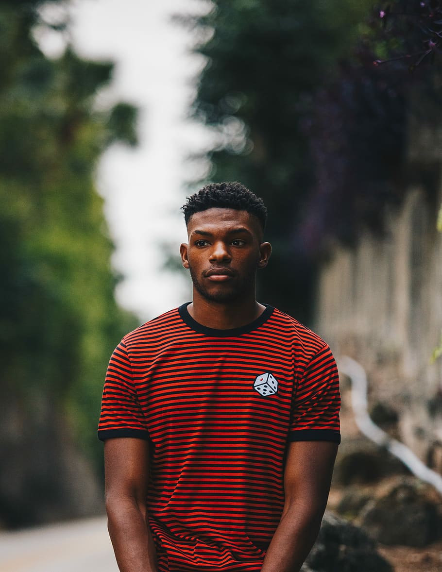 man wearing red and black striped ringer shirt, man standing and wearing red and white striped shirt in focus photography, HD wallpaper