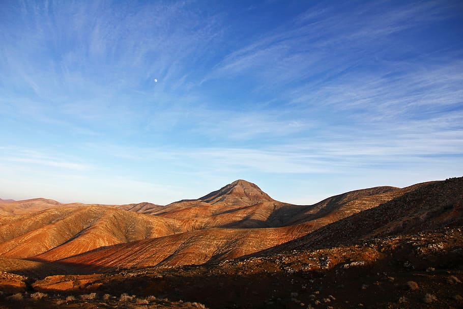 landscape photography of mountains under blue sky, mountain view at daytime HD wallpaper