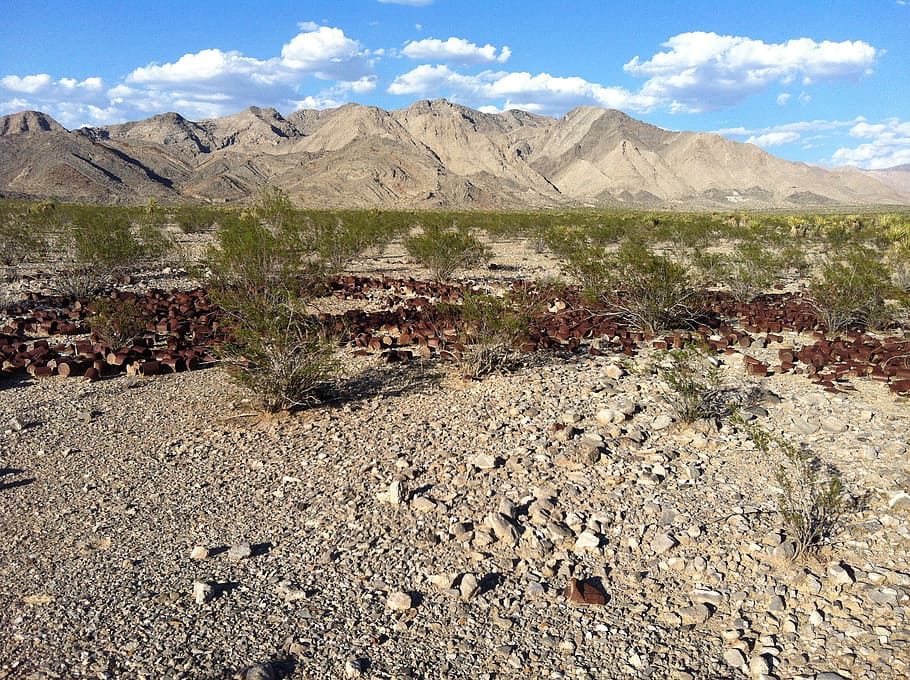 desert, rusty cans, trash, environment, garbage, miners, old cans HD wallpaper