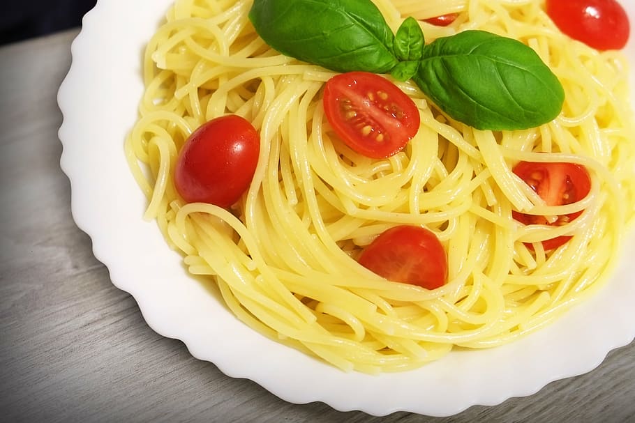 pasta with tomatoes, noodles, spaghetti, eat, food, yellow, carbohydrates, HD wallpaper