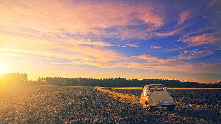 Beetle car in middle of dirt road, sunset, bmw, isetta, dawn HD wallpaper