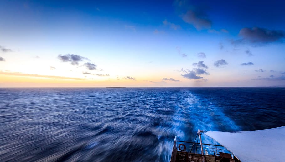 white boat passing through the sea, timelapse photography of sailing boat HD wallpaper