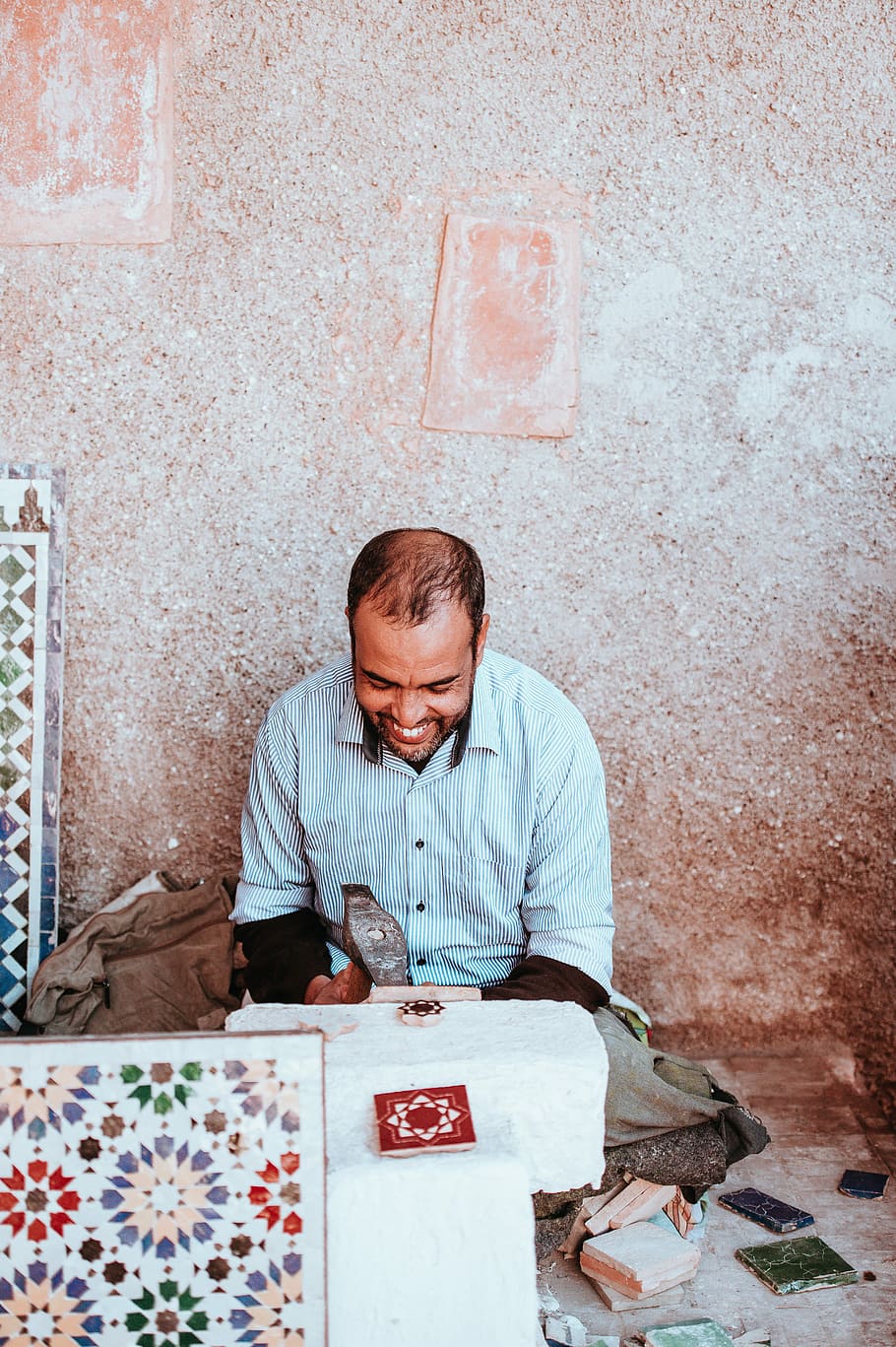 Mosaic Making, man sitting near wall smiling, male, texture, one person HD wallpaper