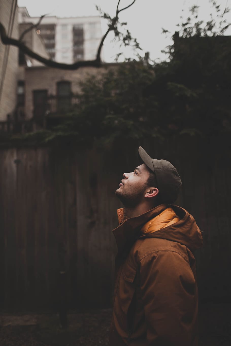 man in brown jacket and gray cap, man staring above, guy, male HD wallpaper