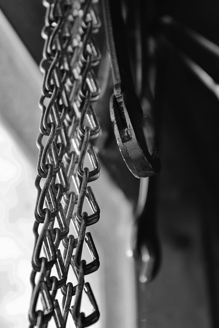 chain, mono, spanner, shed, garden, metal, close-up, hanging HD wallpaper