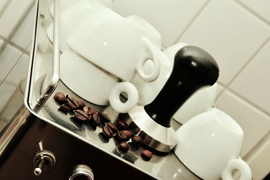 white ceramic mugs beside coffee beans, automatic coffee maker HD wallpaper