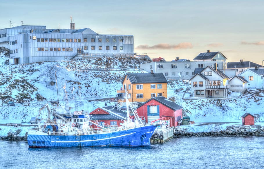blue boat by the dock near red house, norway, mountain, architecture HD wallpaper