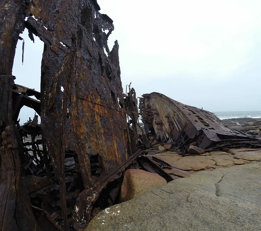 ship wreck on The seashore during day time, shipwreck, desolate, HD wallpaper