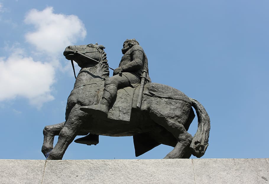 monument, king, statue, tourism, historical, symbol, park, town HD wallpaper