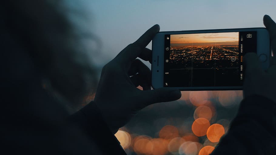 person taking a photo of high-rise buildings, mobile, phone HD wallpaper