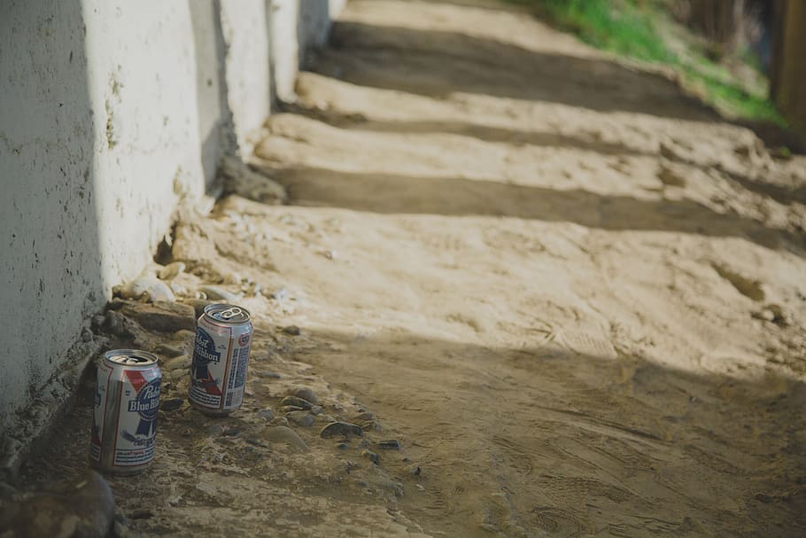 beer, cans, alcohol, drinking, drinks, ground, no people, day HD wallpaper