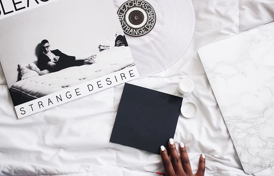 strange desire vinyl record, bed, white, flat lay, art, design, HD wallpaper
