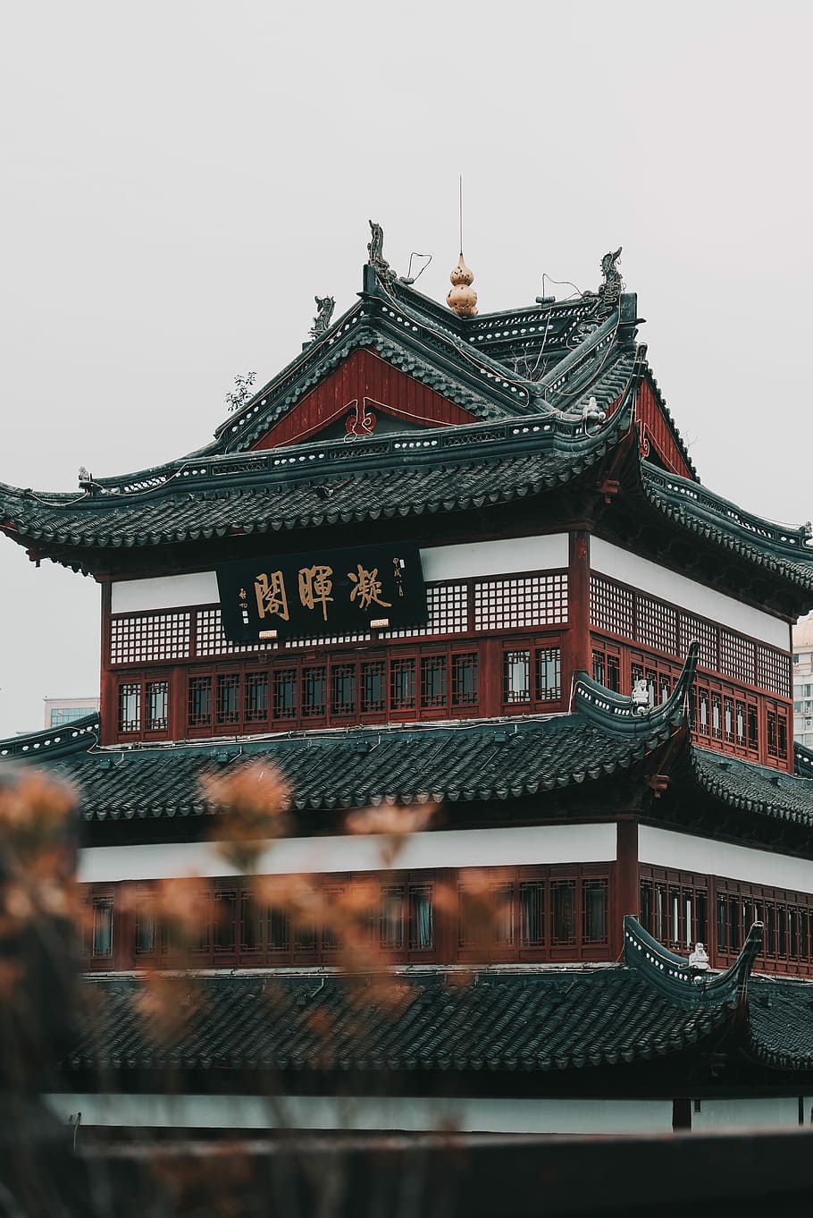 photography of black and white temple, green and white castle HD wallpaper