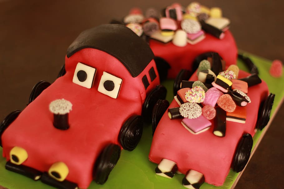 red and black cars cake decoration, Train, Candy, Festival HD wallpaper
