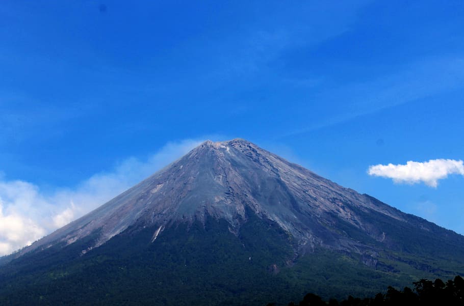 closeup photo of a mountain, gunung semeru, lumajang, east java