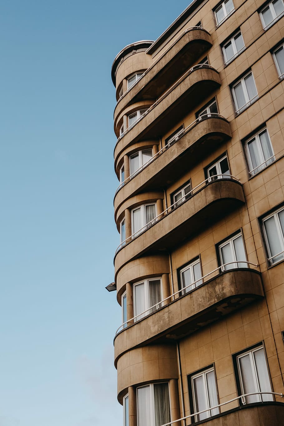 brown condominium, building, architecture, blue, sky, apartment building HD wallpaper