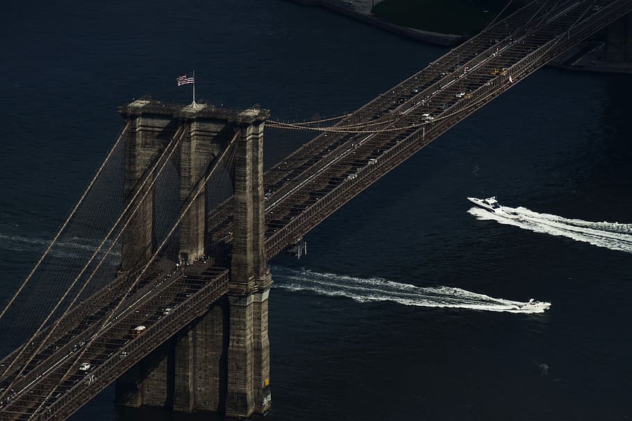 aerial view of Brooklyn Bridge during daytime, gray concrete bridge above water photography HD wallpaper