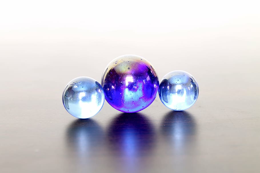 three blue marble toys, marbles, balls, garnish, abstract, reflection HD wallpaper
