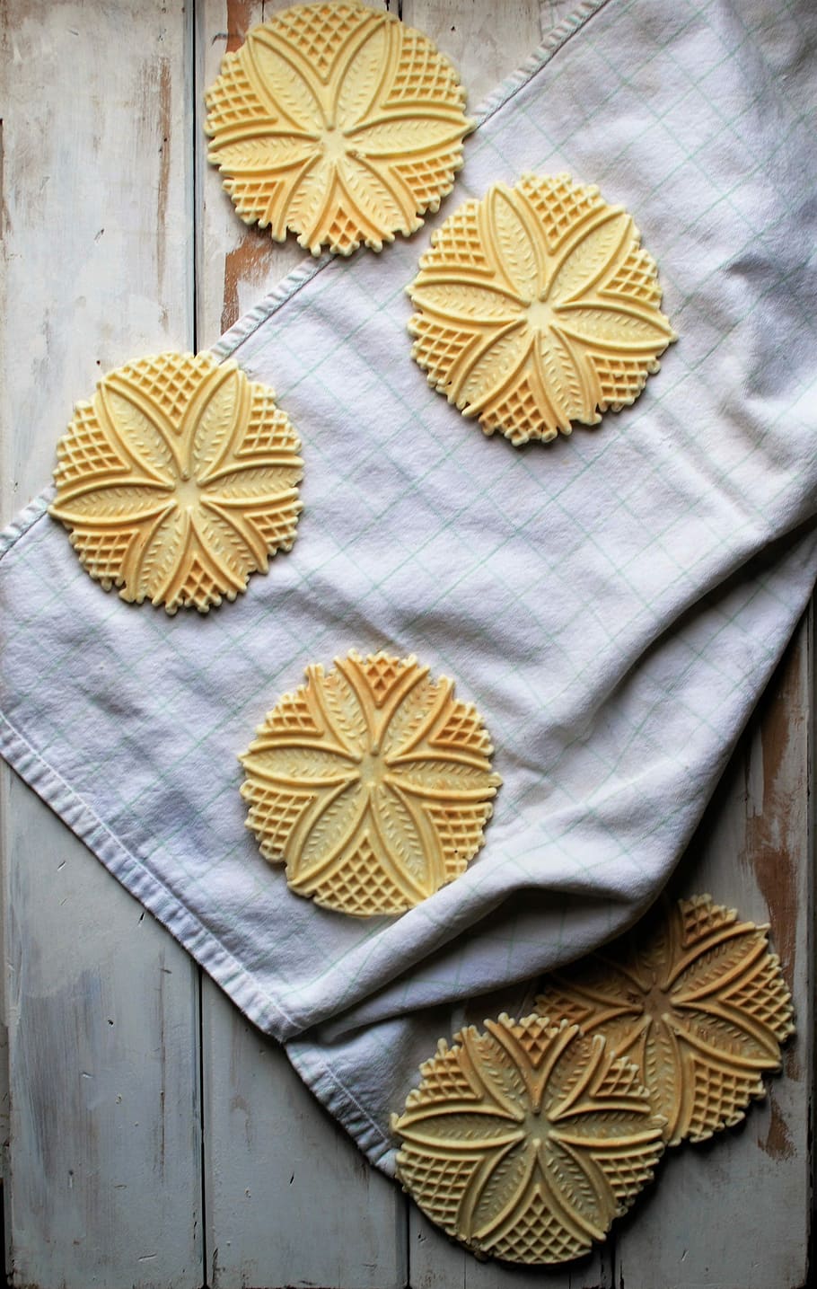 round brown pastries on top of white textile, six round brown cookies HD wallpaper