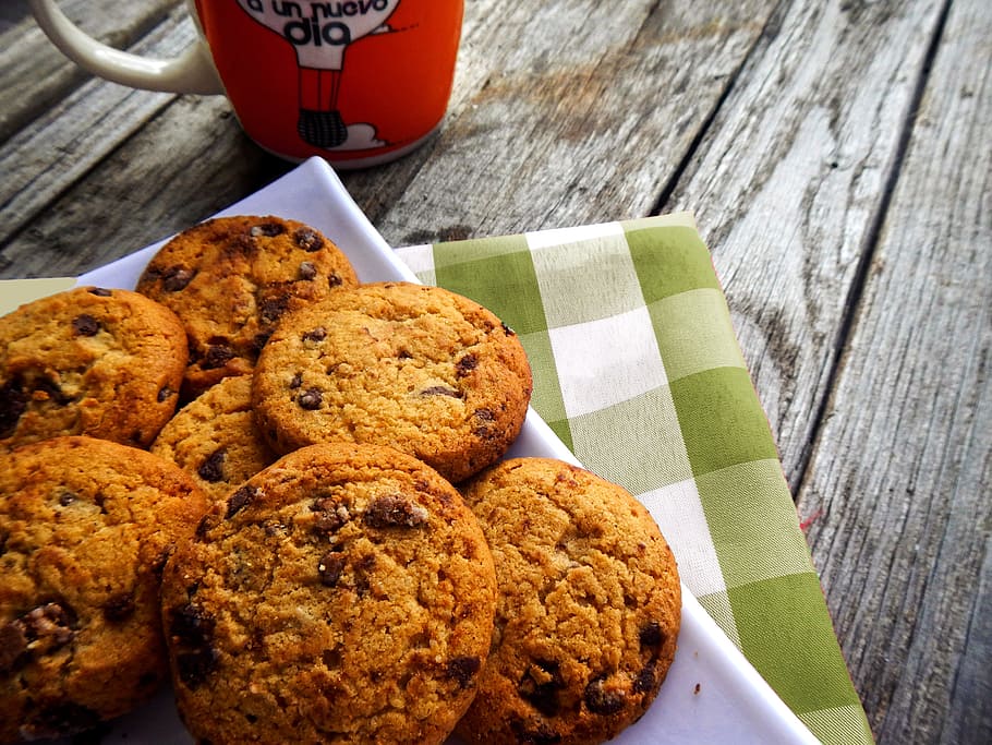 chocolate chip cookies on white plate, coffee, rest, picnic HD wallpaper